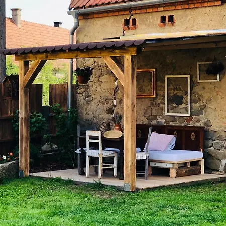 V Malebné Vesničce Mirotitz